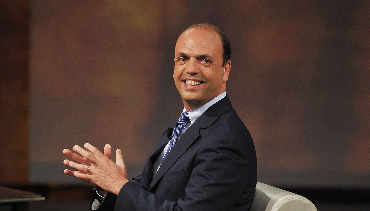 Il ritorno di Angelino Alfano: cosa fa l’ex ministro e quanto guadagna