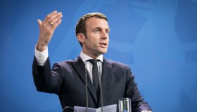 Macron striglia la Nato: “Obiettivo è stop guerra”