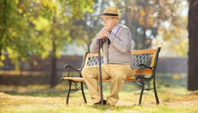 Pensioni, al lavoro fino a 70 anni e assegni previdenziali minimi