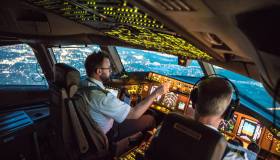 In pensione 7 anni prima: in manovra il “regalo” a piloti e assistenti di volo