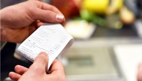 Obbligo dello scontrino per gli ambulanti: i titolari delle bancarelle devono lasciare una ricevuta fiscale?