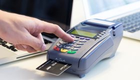 Bloccati i pagamenti dei cittadini russi: caos anche in Italia