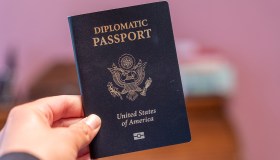 Passaporto diplomatico: ecco quali sono i vantaggi e i privilegi