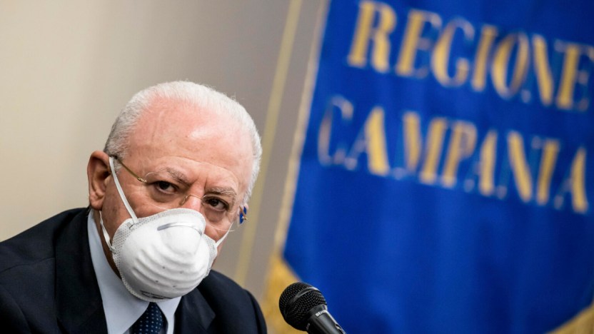 Pensioni, la Regione Campania raddoppia le minime: come funziona il piano De Luca