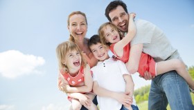 Doppio cognome ai figli: la sentenza della Cassazione che cambia tutto