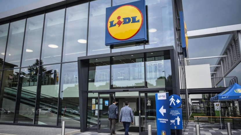 Tutti pazzi per le scarpe Lidl da 12,99 euro: rivendute online costano anche 780