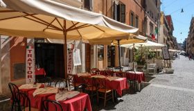 Decreto Ristori, al via le domande per i contributi: come fare