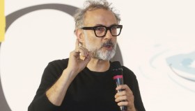 Dpcm, tutti contro: lo chef Bottura scrive una lettera a Conte. 5 idee per salvare i ristoranti