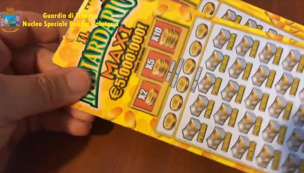 Gratta e Vinci, maxi truffa: così ex dipendenti Lottomatica incassavano i biglietti vincenti