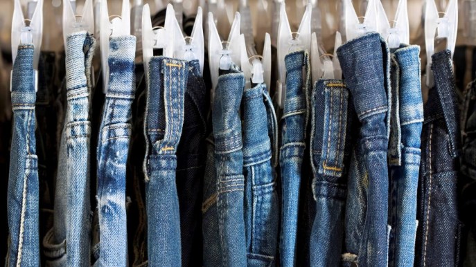 Maxi svendita della Rifle in fallimento: jeans, felpe e giubbotti a solo 2 euro