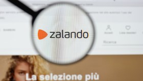 Black Friday “esagerato”: clamoroso errore di Zalando sul prezzo dei vestiti Guess