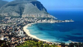 Così la Grecia attrae gli smart worker stranieri: tutti i vantaggi fiscali, e non