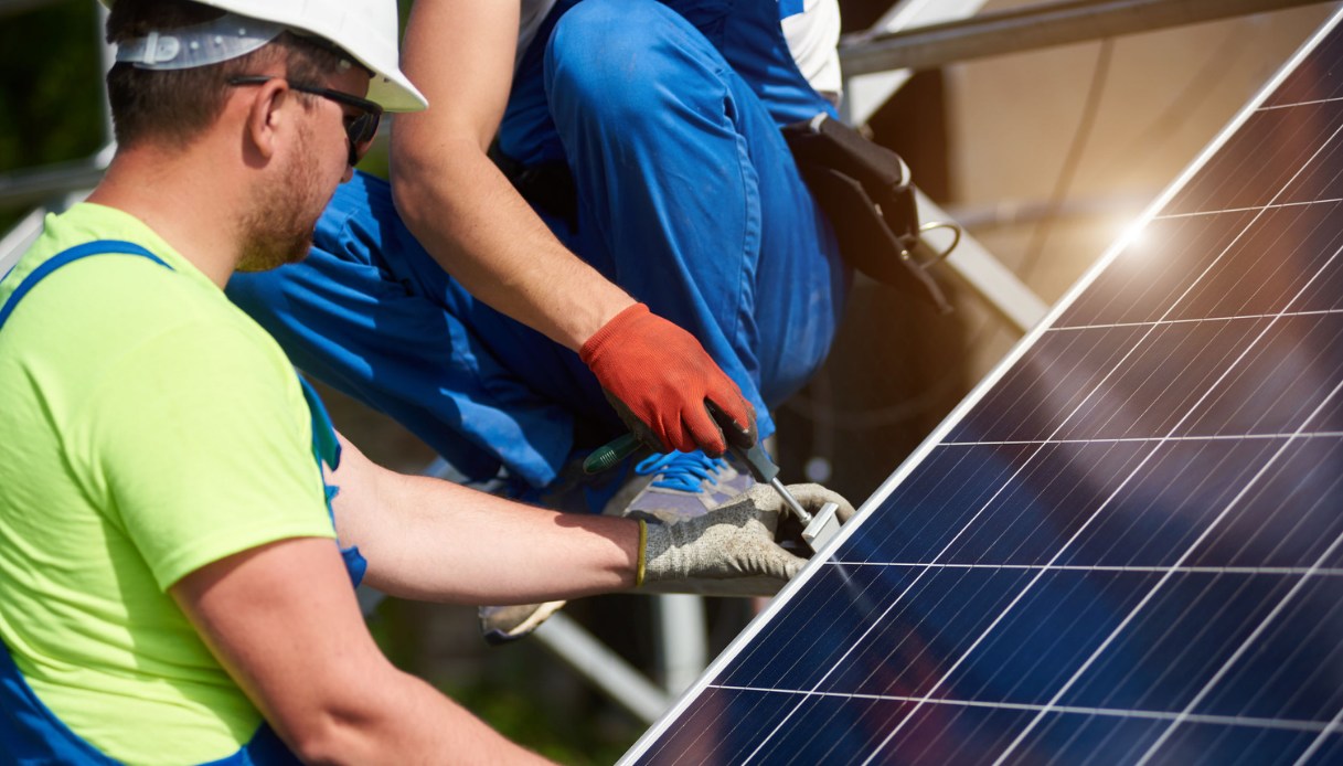 Fotovoltaico, caos nei Comuni: tempi lunghissimi per allacciarlo