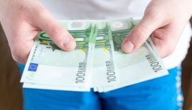Reddito di Emergenza, domande dal 1° luglio: chi può chiederlo e come