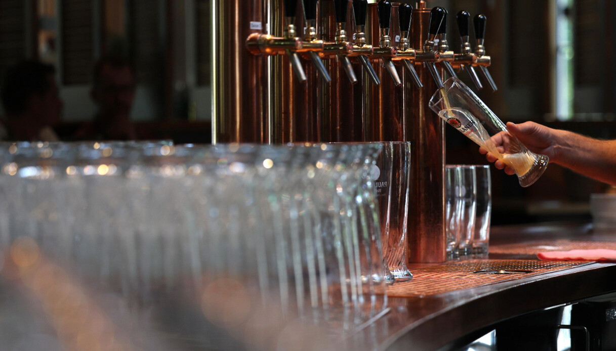 Covid, si può bere alcol prima del vaccino? I consigli degli esperti