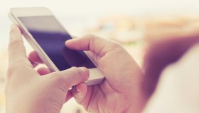 Attenzione alla nuova truffa del pacco in arrivo sospeso: come riconoscerla