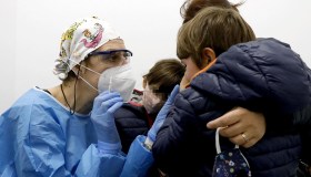 Le 10 cose da fare e da non fare per curare i bambini con il Covid