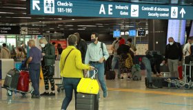 Green pass e viaggi più liberi: si va verso nuove regole