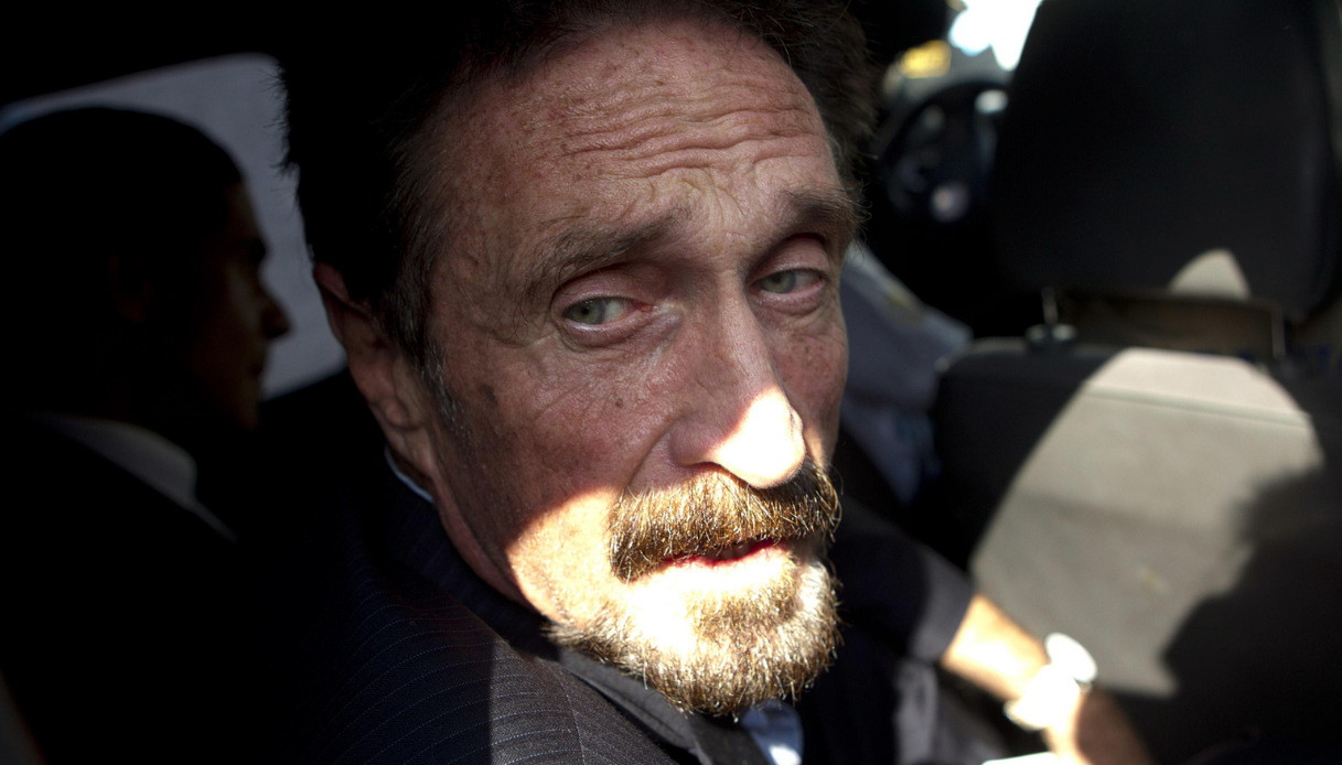 Morto l’inventore dell’antivirus, la vita fuori dalla righe di McAfee: chi era