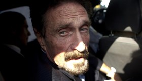 Morto l’inventore dell’antivirus, la vita fuori dalla righe di McAfee: chi era