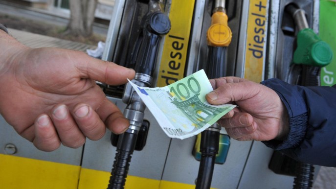 Bonus benzina, governo verso il dietrofront: “Non ci sono risorse”