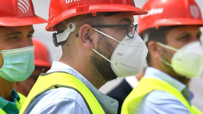 Quarantena, attenzione alle nuove regole su malattia e lavoro: stipendio a rischio