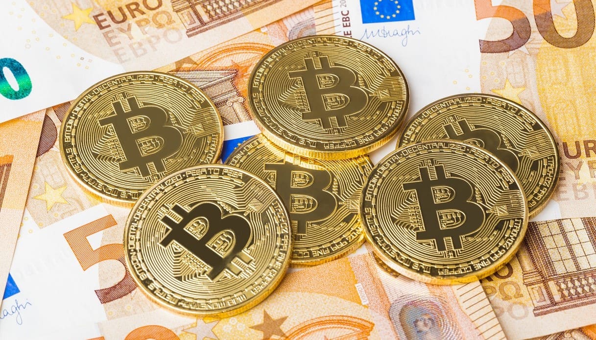 Crolla bitcoin, dobbiamo preoccuparci? Conviene o meglio starci alla larga?
