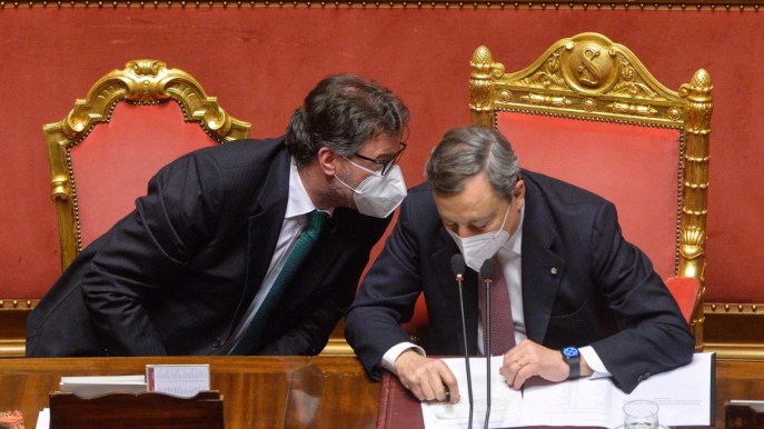 Caro bollette, spunta tassa su extra-profitti: di cosa si tratta