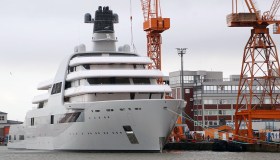 Roman Abramovich: chi è il miliardario con Solaris, lo yacht più costoso al mondo