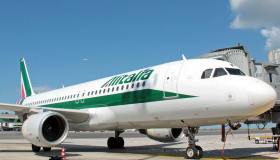 Alitalia, Ue: il prestito da 400 milioni è illegale, va rimborsato