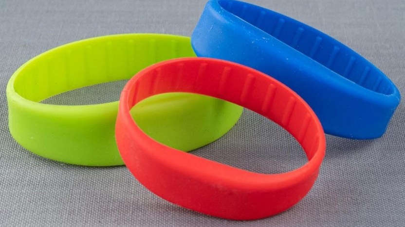 Attenzione alla truffa dei braccialetti per il 5G: sono radioattivi