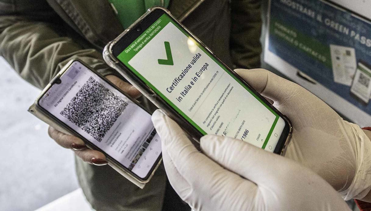 Green pass base, rafforzato e booster: quali differenze e dove servono