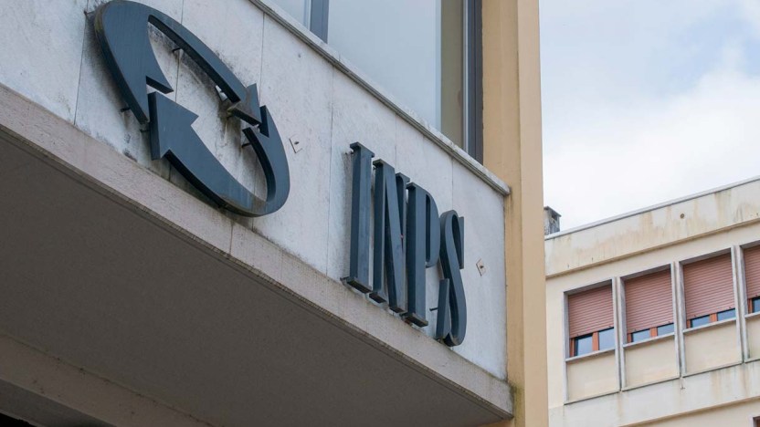 Borse di studio fino a 2 mila euro: a chi e come compilare la domanda