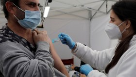 Via libera in Italia alla quarta dose: chi dovrà farla e quando