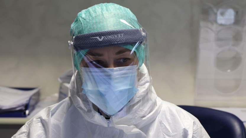 Cos’è la “nuova fase” della pandemia: scoperta italiana su contagio cambia tutto