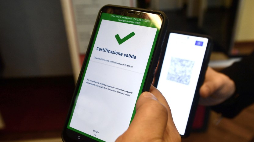 Green pass, scadenza ridotta da 9 a 6 mesi: governo valuta proroga per la terza dose