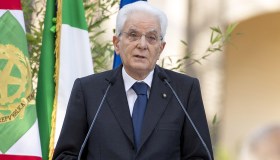 Mattarella si abbassa ancora lo stipendio: rinuncia a 60mila euro