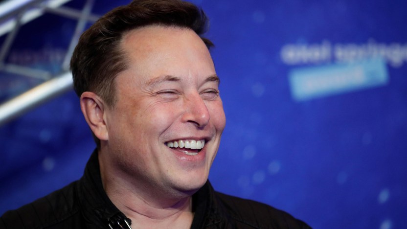 Elon Musk vuole “impiantarci chip nel cervello”? Cosa c’è di vero
