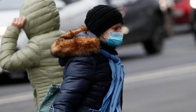 Quanti minuti ci vogliono per contagiare una persona: il nuovo studio