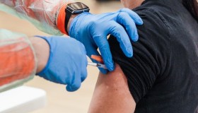 Arriva il vaccino contro la sclerosi multipla: l’annuncio di Moderna