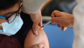 Vaccino, cambia l’immunità nei guariti: il nuovo studio