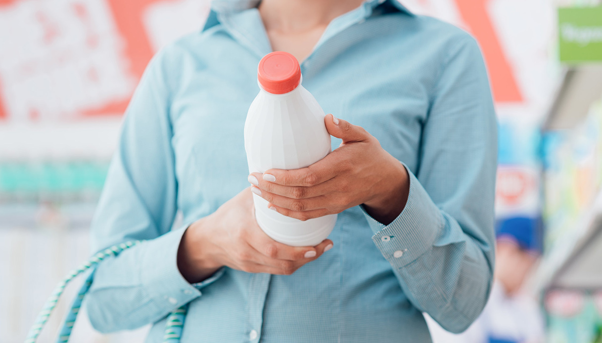 Addio bollino nero sul vino, ecco la nuova etichetta italiana: come funziona