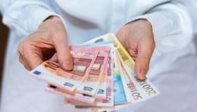 Pensioni, cresce il bonus per chi resta al lavoro: gli aumenti