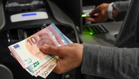 Bancomat, occhio alle commissioni: chi rischia di pagare di più