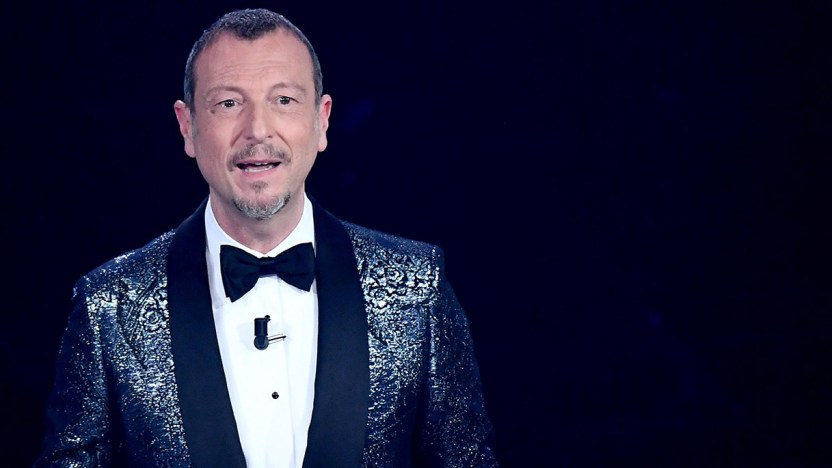 Scoppia il caso vaccino per i cantanti in gara: cosa succede