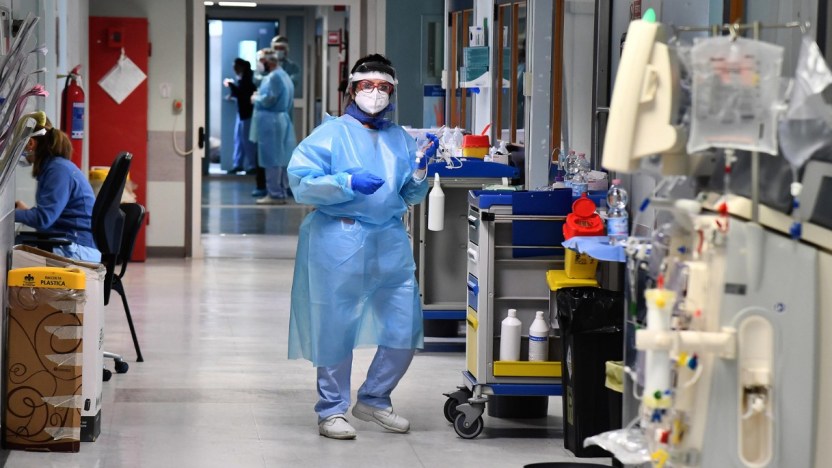 Omicron 2 adesso fa paura? Cosa potrebbe succedere in estate