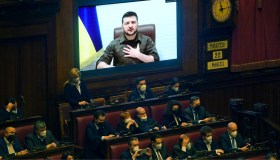 Discorso storico di Zelensky al Parlamento italiano: ecco cosa ci chiede