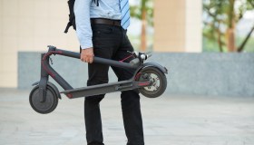 Monopattini elettrici: dalle luci ai freni, nuovi requisiti e regole