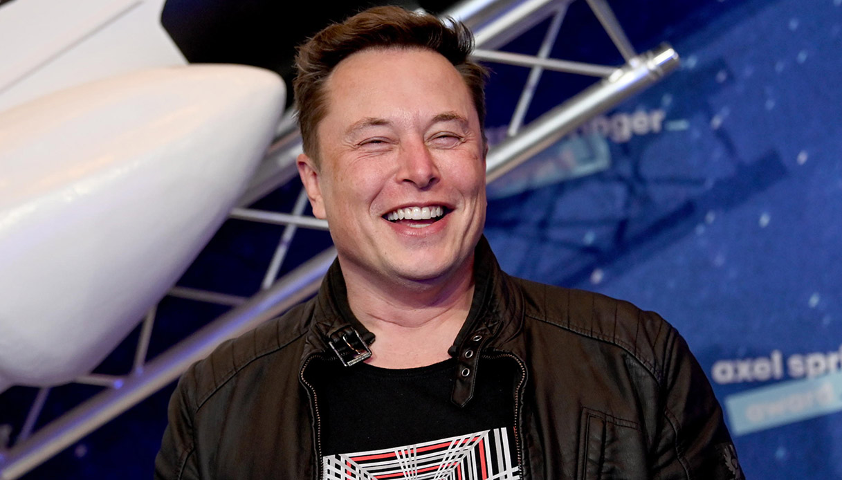 Elon Musk supera Jeff Bezos e si prende Twitter: come cambierà
