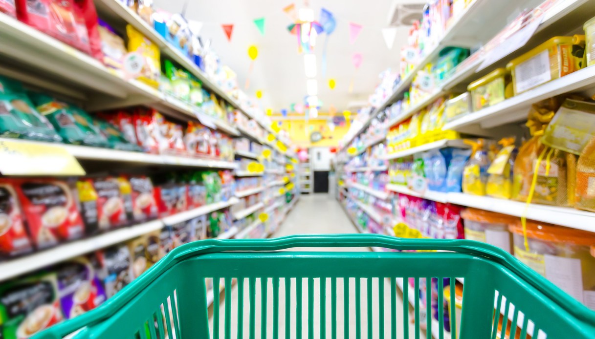 Rischio salmonella, Ferrero ritira alcuni prodotti anche in Italia: ecco quali